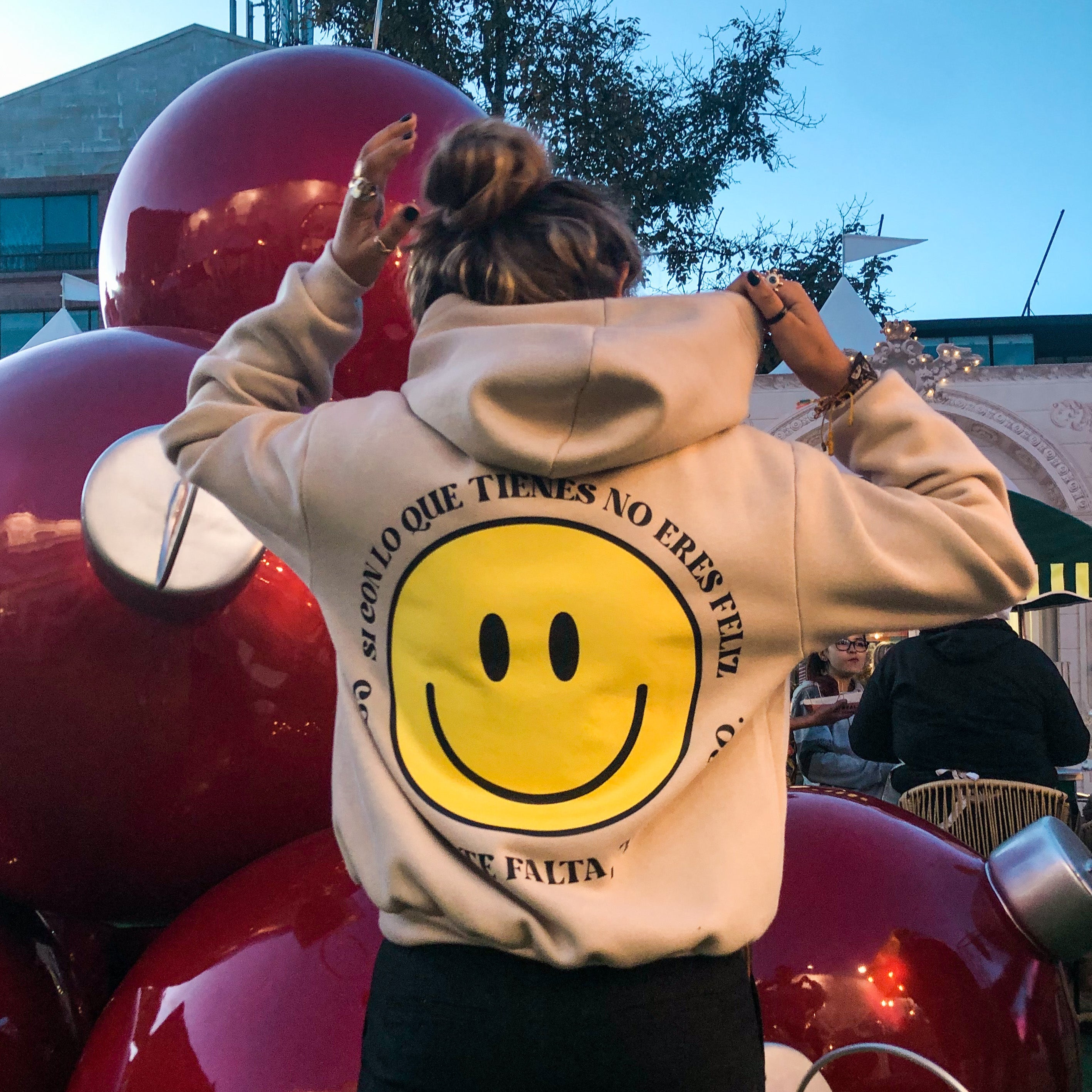 Hoodie Si Con Lo Que Tienes No Eres Feliz, Con Lo Que Te Falta Tampoco